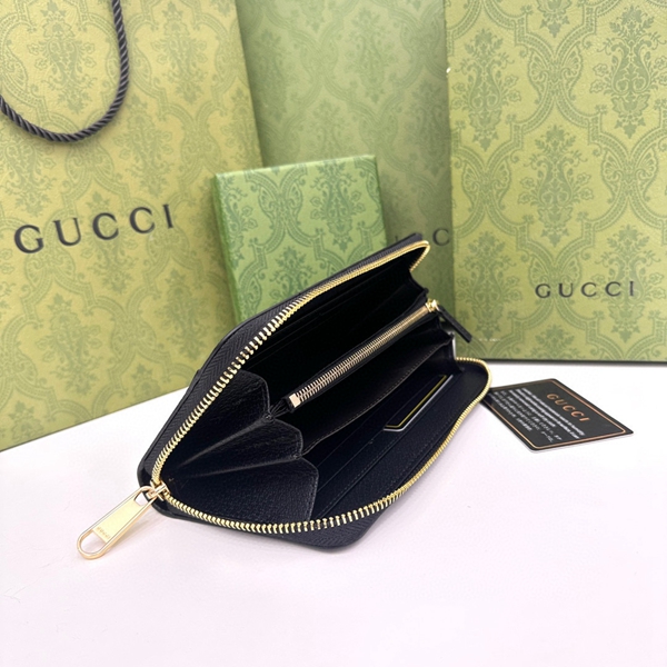 グッチ財布コピー着用イメージ